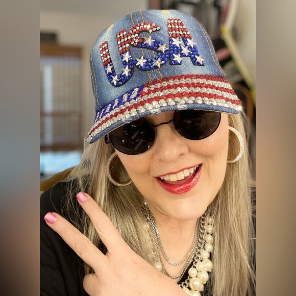 🐝LIVE LISTING🐝 Anything Goes Shows! - Picture 3 of 10